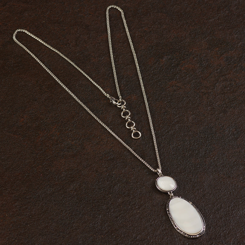 Mother of Pearl Vintage Style Pendant Necklace